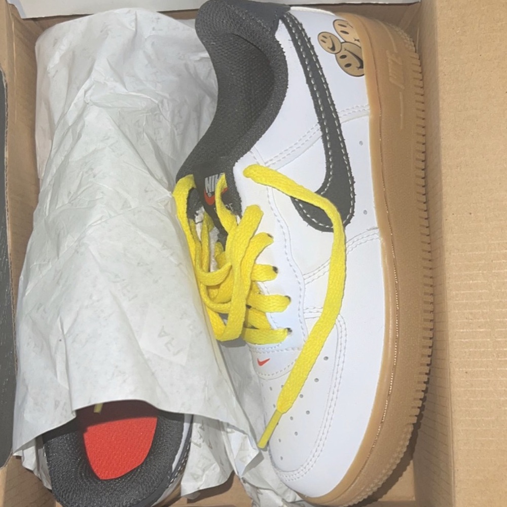 Kids Nike Air Force  smiley face edition